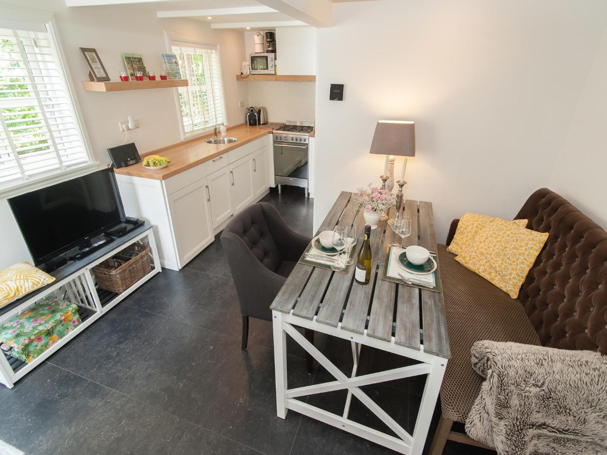 Pleasing Holiday Home In Schoorl With Patio المظهر الخارجي الصورة