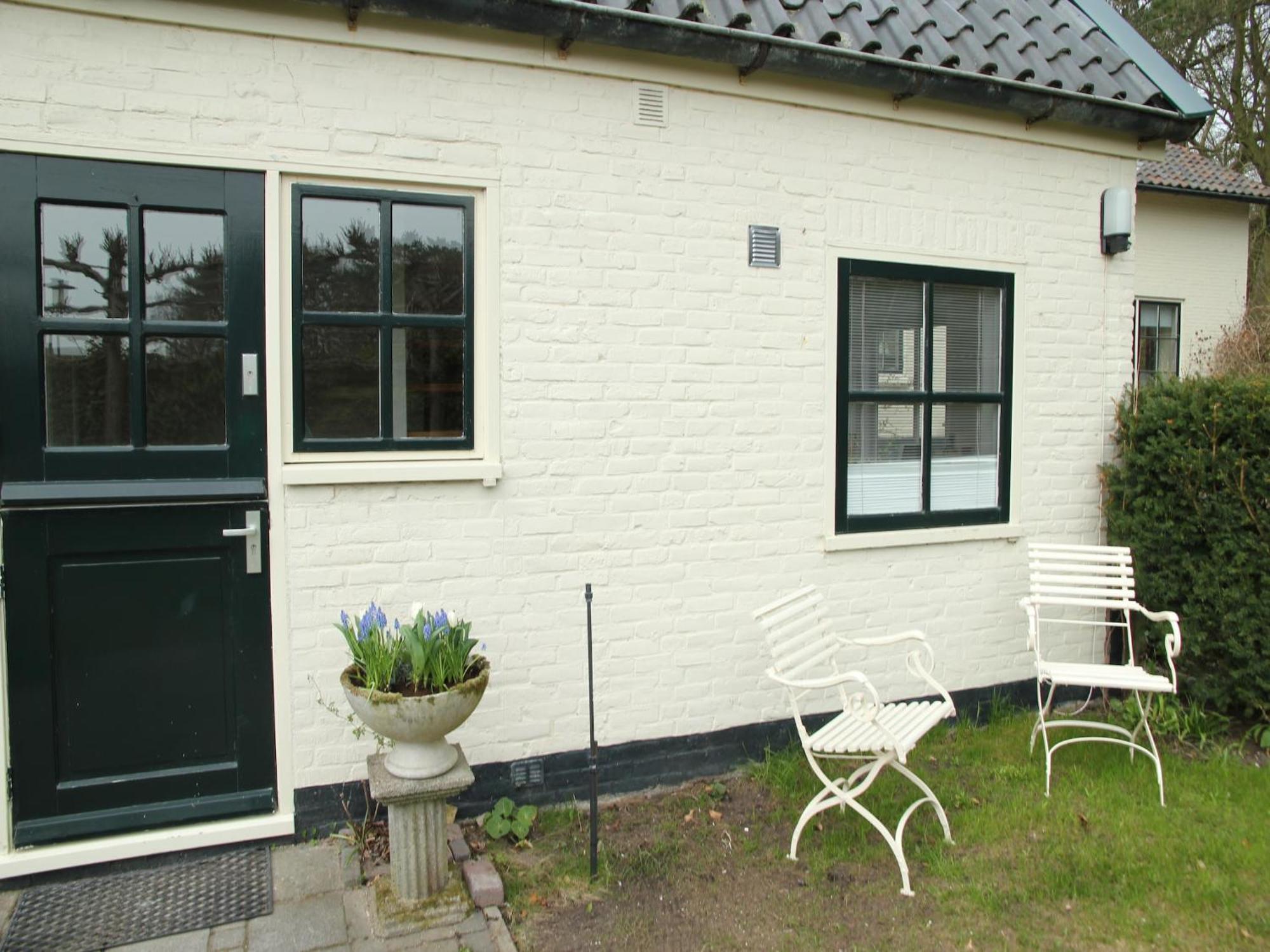 Pleasing Holiday Home In Schoorl With Patio المظهر الخارجي الصورة