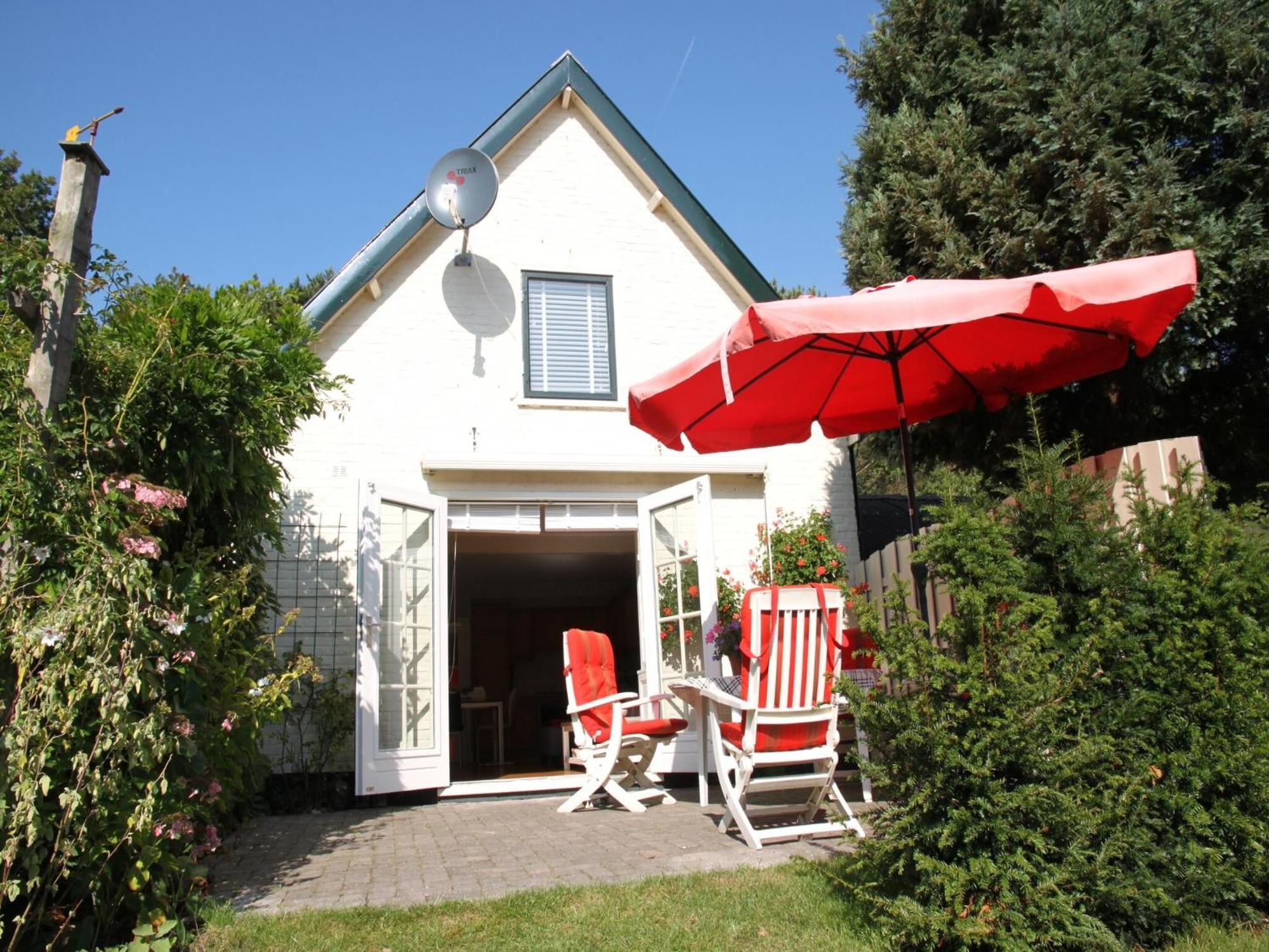 Pleasing Holiday Home In Schoorl With Patio المظهر الخارجي الصورة
